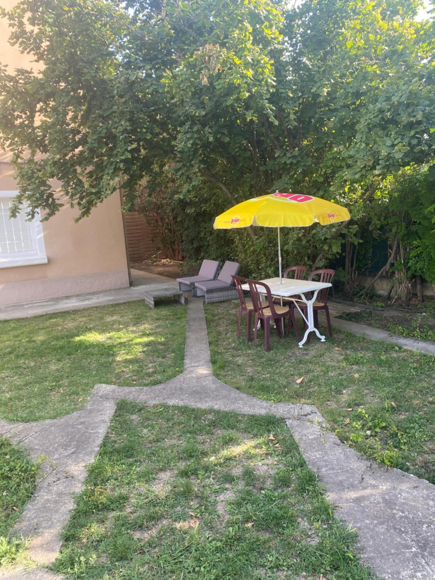 Spa Jardin Prive T3 Independant Dans Villa Morieres-les-Avignon Bagian luar foto